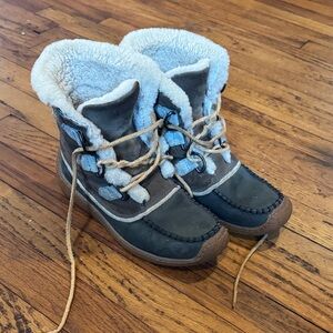 Vintage sorel leather and Sherpa fleece snow boots with gum sole 7